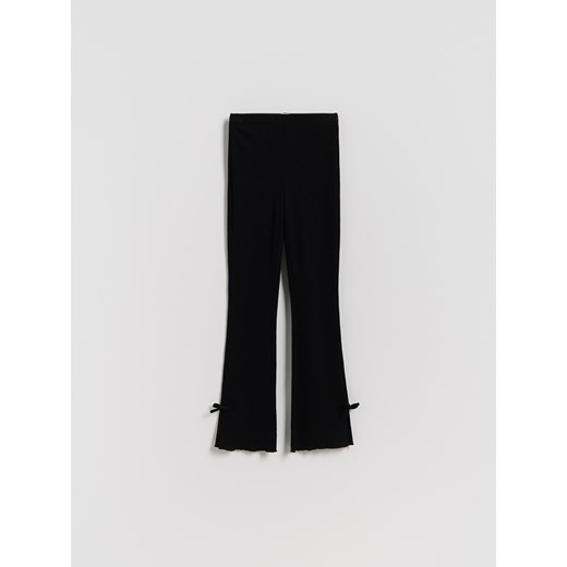 Reserved - Prążkowane spodnie z kokardkami - czarny ze sklepu Reserved w kategorii Spodnie dziewczęce - zdjęcie 187258455