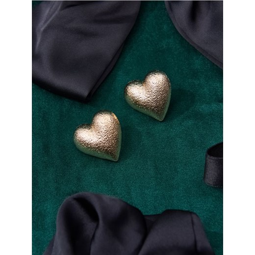 Sinsay - Kolczyki w kształcie serca z błyszczącym wykończeniem - złoty ze sklepu Sinsay w kategorii Kolczyki - zdjęcie 187259157