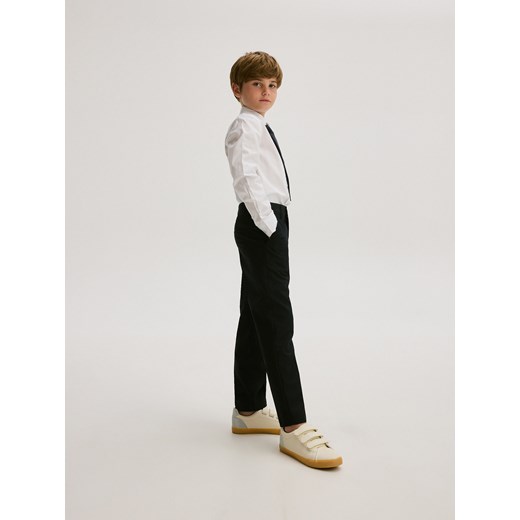 Reserved - Trampki na rzepy - złamana biel Reserved 32 okazja Reserved