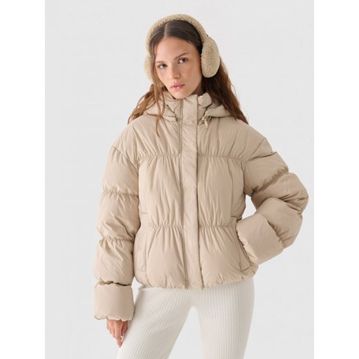 Damska kurtka zimowa z puchem naturalnym OTHWAW24TDJAF655 Outhorn - beżowa ze sklepu Sportstylestory.com w kategorii Kurtki damskie - zdjęcie 187260575