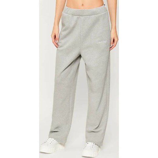 Calvin Klein Performance Spodnie dresowe | Loose fit - id: CP255W000002038 - marki Calvin Klein - 187260799 Calvin Klein Performance Spodnie dresowe | Loose fit ze sklepu Gomez Fashion Store w kategorii Spodnie damskie - zdjęcie 187260799