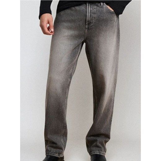 Sinsay - Jeansy loose fit z efektem sprania - szary ze sklepu Sinsay w kategorii Jeansy męskie - zdjęcie 187266339