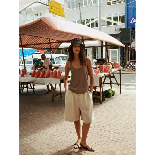 Reserved - Szorty z wiskozą - beżowy Reserved L okazja Reserved