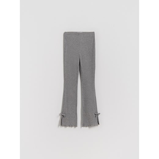 Reserved - Prążkowane spodnie z kokardkami - ciemnoszary ze sklepu Reserved w kategorii Spodnie dziewczęce - zdjęcie 187275636