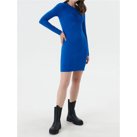 Sinsay - Dopasowana sukienka mini z długim rękawem i marszczeniem przy dekolcie - niebieski ze sklepu Sinsay w kategorii Sukienki - zdjęcie 187276309