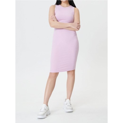 Sinsay - Prążkowana sukienka midi bez rękawów z okrągłym dekoltem - różowy ze sklepu Sinsay w kategorii Sukienki - zdjęcie 187276317