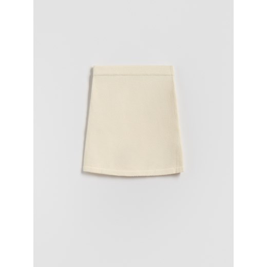 Reserved - Dzianinowa spódnica - złamana biel - id: 843CF-01X - marki Reserved - 187279715 Reserved - Dzianinowa spódnica - złamana biel ze sklepu Reserved w kategorii Swetry dziewczęce - zdjęcie 187279715