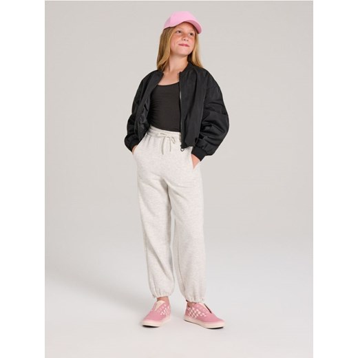 Sinsay - Spodnie dresowe jogger ze ściągaczami na nogawkach - beżowy ze sklepu Sinsay w kategorii Spodnie dziewczęce - zdjęcie 187280676
