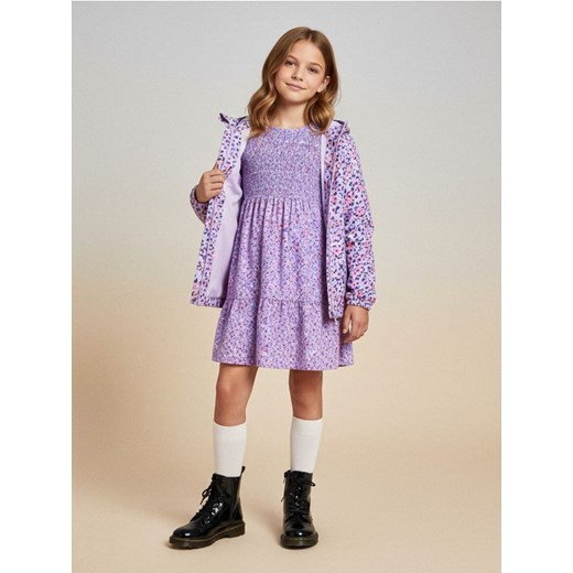 Sinsay - Sukienka w kwiaty z elastycznym marszczeniem - wielobarwny ze sklepu Sinsay w kategorii Sukienki dziewczęce - zdjęcie 187280689