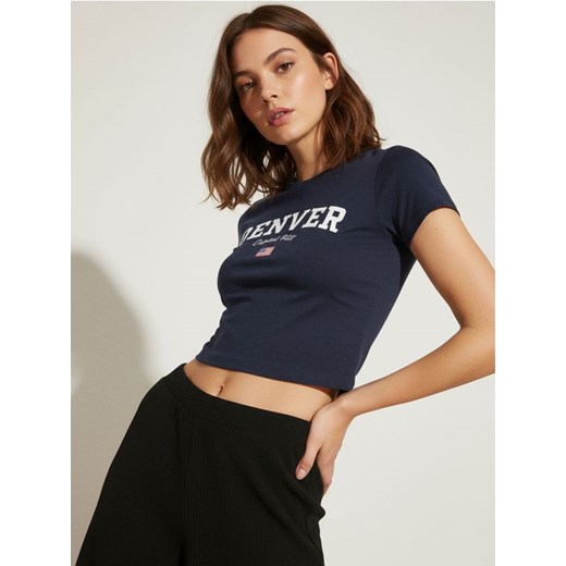 Sinsay - Krótka koszulka z napisem - niebieski ze sklepu Sinsay w kategorii Bluzki damskie - zdjęcie 187280715