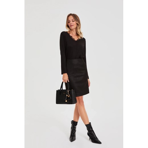 Ołówkowa spódnica czarna ze sklepu Moodo.pl w kategorii Spódnice - zdjęcie 187285055