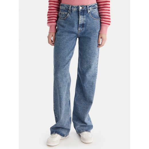 Tommy Jeans Jeansy Mia DW0DW20491 Niebieski Relaxed Fit ze sklepu MODIVO w kategorii Jeansy damskie - zdjęcie 187285675