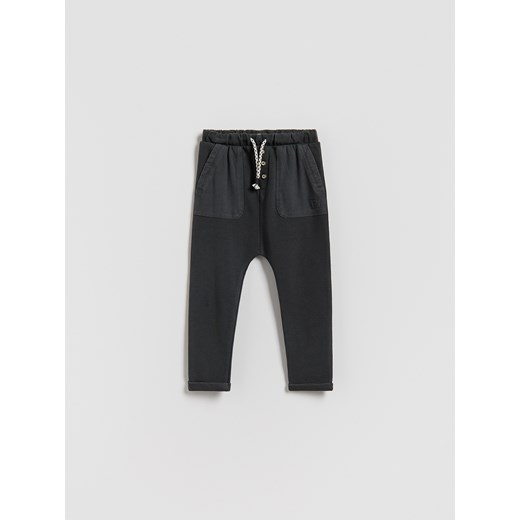 Reserved - Spodnie regular fit - ciemnoszary - id: 072FO-90X - marki Reserved - 187290396 Reserved - Spodnie regular fit - ciemnoszary ze sklepu Reserved w kategorii Spodnie chłopięce - zdjęcie 187290396