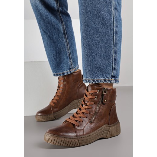 Brązowe Sportowe Botki ze Sznurowaną Cholewką i Ozdobnym Suwakiem Ezilare - id: 402009 - marki born2be - 187292286 Brązowe Sportowe Botki ze Sznurowaną Cholewką i Ozdobnym Suwakiem Ezilare ze sklepu born2be.pl w kategorii Botki - zdjęcie 187292286