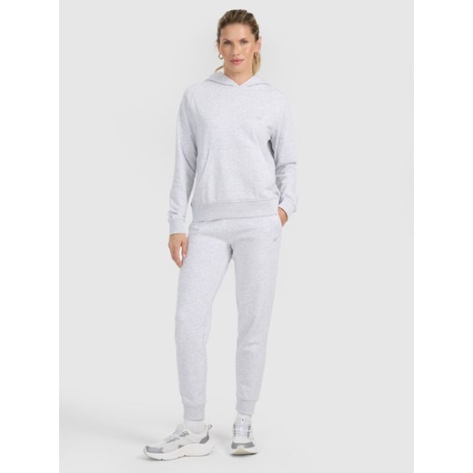 Damskie spodnie dresowe joggery 4F 4FWMM00TTROF0945 - szare ze sklepu Sportstylestory.com w kategorii Spodnie damskie - zdjęcie 187293595