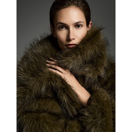 Reserved - Sztuczne futerko z kołnierzem - zielony ze sklepu Reserved w kategorii Futra damskie - zdjęcie 187294457