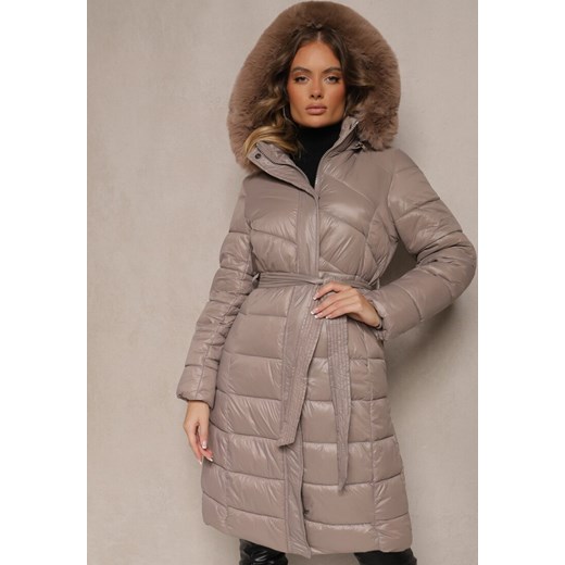 Beżowa Długa Kurtka Pikowana z Odpinanym Kapturem Ozdobionym Futerkiem i Paskiem Iveleti ze sklepu renee.pl w kategorii Kurtki damskie - zdjęcie 187294866