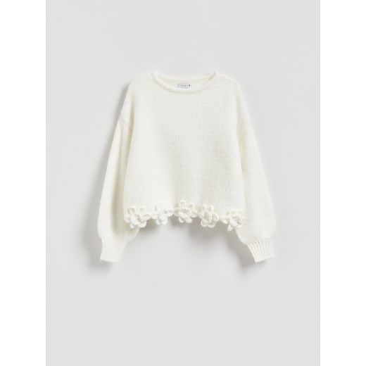 Reserved - Sweter z kwiatową aplikacją - złamana biel ze sklepu Reserved w kategorii Swetry damskie - zdjęcie 187295799