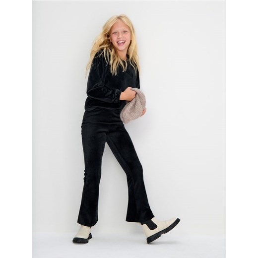 Sinsay - Welurowa bluza crewneck - czarny ze sklepu Sinsay w kategorii Bluzy dziewczęce - zdjęcie 187297179