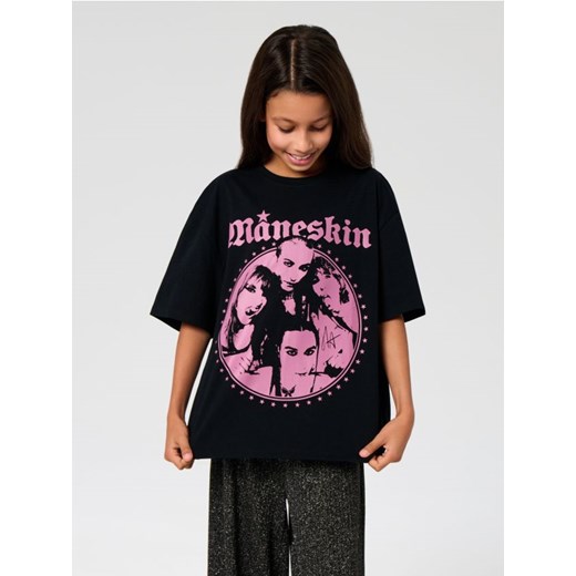 Sinsay - Bawełniana koszulka z nadrukiem Måneskin - czarny - id: 509FV-99X - marki Sinsay - 187297205 Sinsay - Bawełniana koszulka z nadrukiem Måneskin - czarny ze sklepu Sinsay w kategorii Bluzki dziewczęce - zdjęcie 187297205