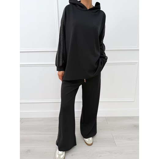 Czarny Wiskozowy Komplet z Lampasem - id: 23070121 - marki Modnakiecka.pl - 187297445 Czarny Wiskozowy Komplet z Lampasem ze sklepu ModnaKiecka.pl w kategorii Dresy damskie - zdjęcie 187297445