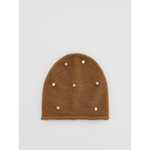 Reserved - Dzianinowa czapka z aplikacją - beżowy - id: 860GT-08X - marki Reserved - 187298165 Reserved - Dzianinowa czapka z aplikacją - beżowy ze sklepu Reserved w kategorii Czapki dziecięce - zdjęcie 187298165