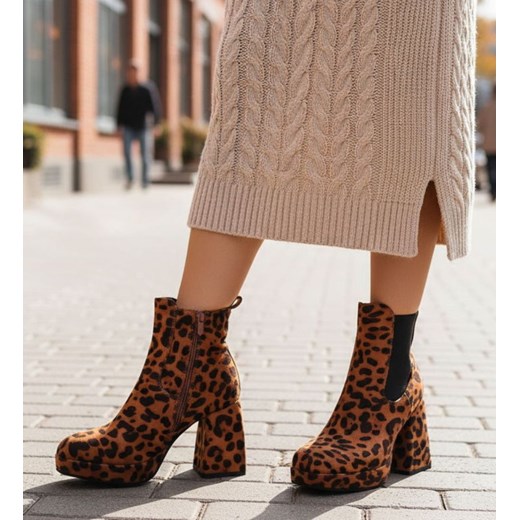 Botki damskie na platformie Leopard /A4-1 16842 G382/ ze sklepu Pantofelek24.pl w kategorii Botki - zdjęcie 187299387