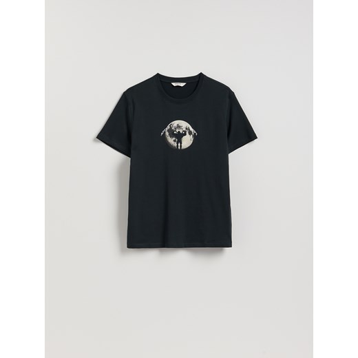 Reserved - T-shirt regular ze świątecznym nadrukiem - szary - id: 679HO-86X - marki Reserved - 187299508 Reserved - T-shirt regular ze świątecznym nadrukiem - szary ze sklepu Reserved w kategorii T-shirty męskie - zdjęcie 187299508