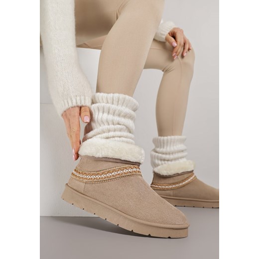 Ciemnobeżowe Wsuwane Śniegowce z Imitacji Zamszu Zdobione Haftem i Futerkiem Zetesse - id: 401819 - marki born2be - 187304245 Ciemnobeżowe Wsuwane Śniegowce z Imitacji Zamszu Zdobione Haftem i Futerkiem Zetesse ze sklepu born2be.pl w kategorii Śniegowce damskie - zdjęcie 187304245