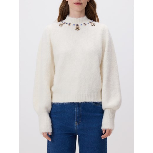 Reserved - Sweter z biżuteryjną aplikacją - kremowy ze sklepu Reserved w kategorii Swetry damskie - zdjęcie 187304705