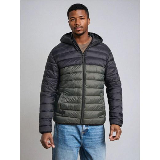 Sinsay - Pikowana kurtka puffer z kapturem - khaki ze sklepu Sinsay w kategorii Kurtki męskie - zdjęcie 187306086