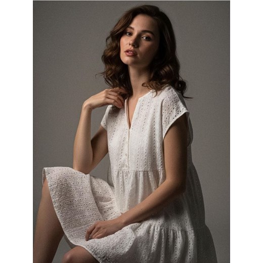 Sinsay - Ażurowa sukienka mini babydoll - biały ze sklepu Sinsay w kategorii Sukienki - zdjęcie 187306117