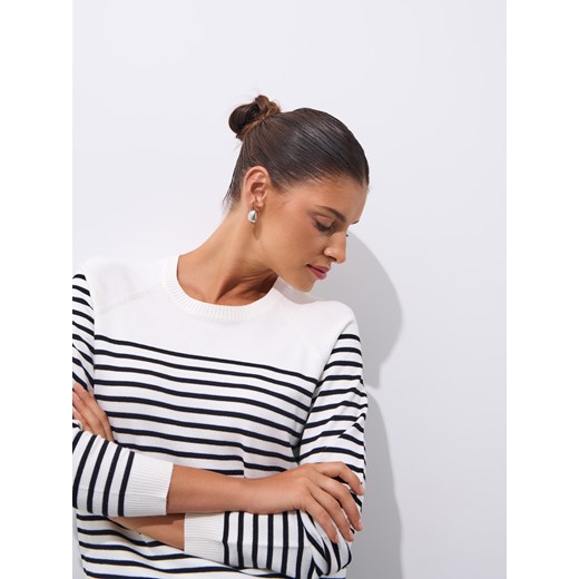 Mohito - Wzorzysty sweter z wiskozą - kremowy ze sklepu Mohito w kategorii Swetry damskie - zdjęcie 187308097