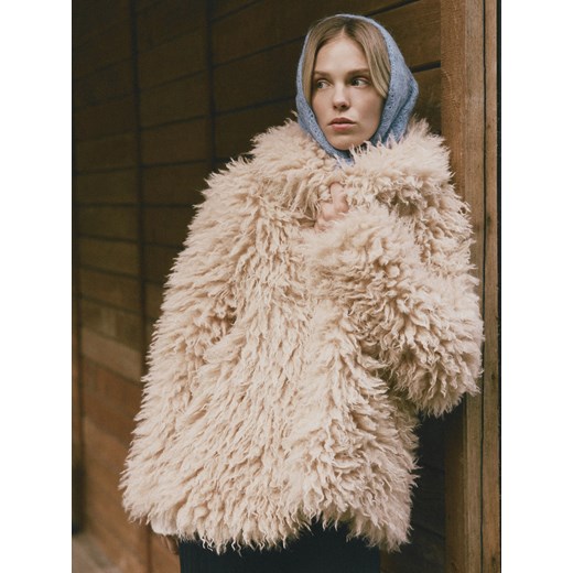 Reserved - Kurtka ze sztucznego futerka - kremowy ze sklepu Reserved w kategorii Futra damskie - zdjęcie 187315198