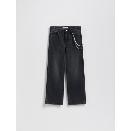 Reserved - Jeansy straight z łańcuszkiem - czarny Reserved 122 (6-7 lat) Reserved