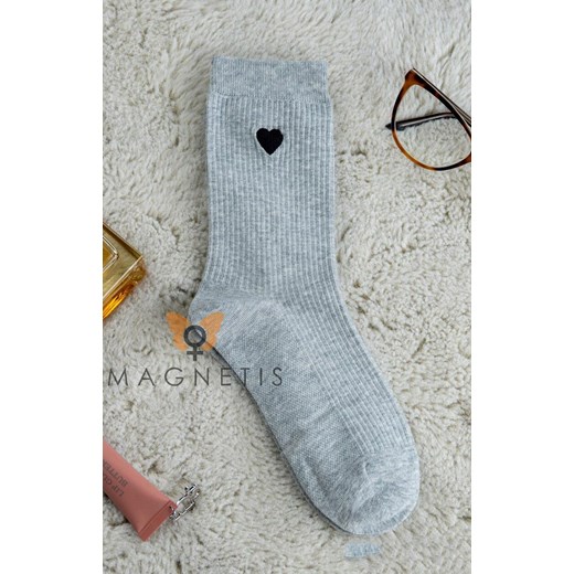Szare skarpetki w prążek z serduszkiem YN-5038, Kolor szary, Rozmiar uniwersalny, Magnetis ze sklepu Intymna w kategorii Skarpetki damskie - zdjęcie 187324405