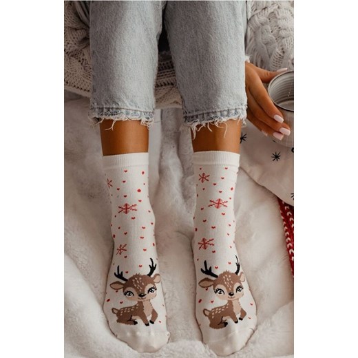 Świąteczne skarpetki damskie ecru Mała reniferka 1283.036, Kolor ecru, Rozmiar 37-41, Milena ze sklepu Intymna w kategorii Skarpetki damskie - zdjęcie 187324445