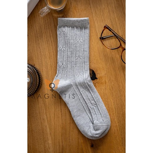 Szare skarpetki damskie z fakturowanym motywem YN-5039, Kolor szary, Rozmiar uniwersalny, Magnetis ze sklepu Primodo w kategorii Skarpetki damskie - zdjęcie 187330748