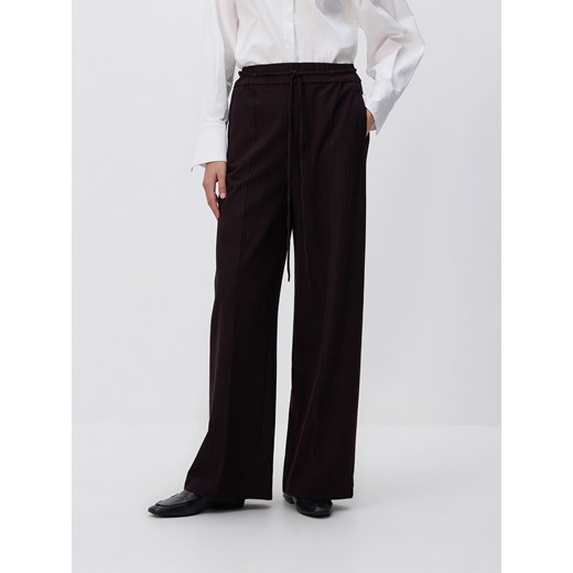 Reserved - Szerokie spodnie z kantem - burgundowy ze sklepu Reserved w kategorii Spodnie damskie - zdjęcie 187332145