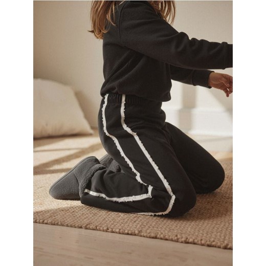 Sinsay - Spodnie dresowe wide leg - czarny Sinsay 122 (6-7 l) Sinsay