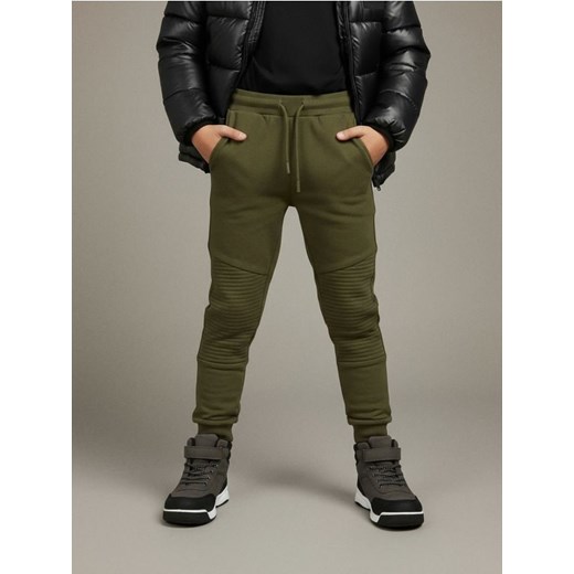 Sinsay - Spodnie slim z ozdobnymi przeszyciami - khaki Sinsay 98 (2-3 l) Sinsay