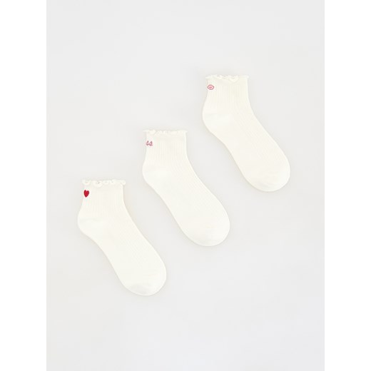 Reserved - Skarpetki z haftem 3 pack - złamana biel ze sklepu Reserved w kategorii Skarpetki damskie - zdjęcie 187337027