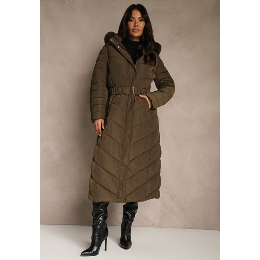 Ciemnozielona Zimowa Kurtka Pikowana o Długim Kroju z Paskiem i Kapturem z Futrem Retarda ze sklepu renee.pl w kategorii Kurtki damskie - zdjęcie 187338159
