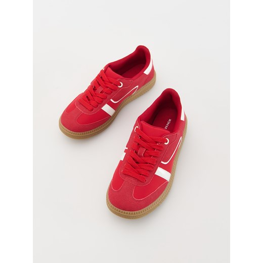 Reserved - Sneakersy z imitacji zamszu - czerwony ze sklepu Reserved w kategorii Buty sportowe dziecięce - zdjęcie 187340038