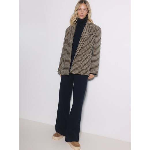 Reserved - Dzianinowe spodnie w prążek - granatowy ze sklepu Reserved w kategorii Spodnie damskie - zdjęcie 187341299