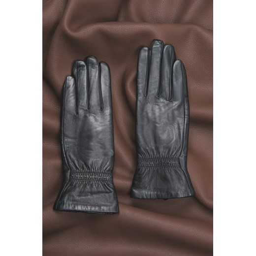 Estro: Czarne rękawiczki damskie ze skóry naturalnej z miękką podszewką ze sklepu Estro w kategorii Rękawiczki damskie - zdjęcie 187342396