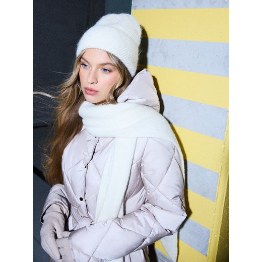 Mohito - Czapka beanie z wełną alpaki - biały ze sklepu Mohito w kategorii Czapki zimowe damskie - zdjęcie 187349125