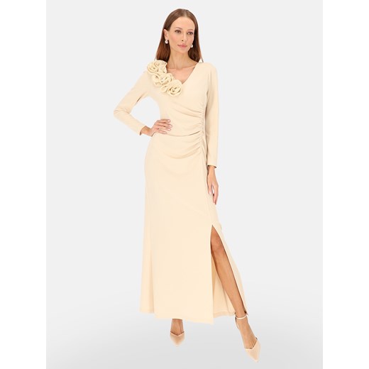 Wieczorowa sukienka maxi z rozcięciem ecru L'AF Mara ze sklepu Eye For Fashion w kategorii Sukienki - zdjęcie 187351287