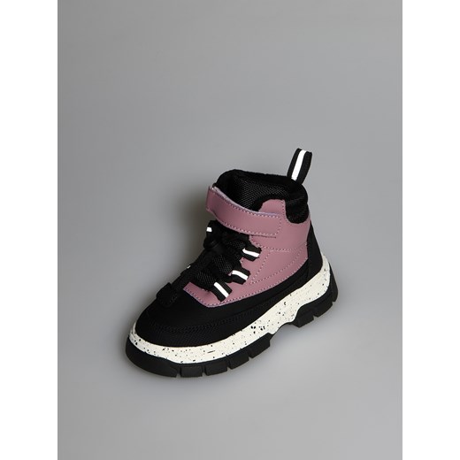 Reserved - Ocieplane śniegowce z wiązaniem - czarny ze sklepu Reserved w kategorii Buty zimowe dziecięce - zdjęcie 187351729