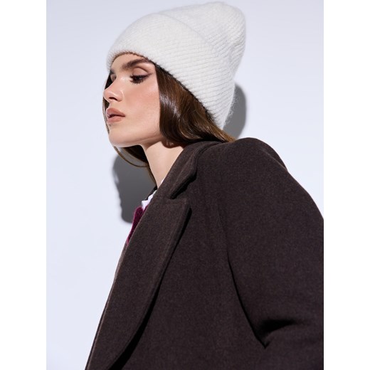 Mohito - Czapka beanie z wełną alpaki - biały ze sklepu Mohito w kategorii Czapki zimowe damskie - zdjęcie 187353217